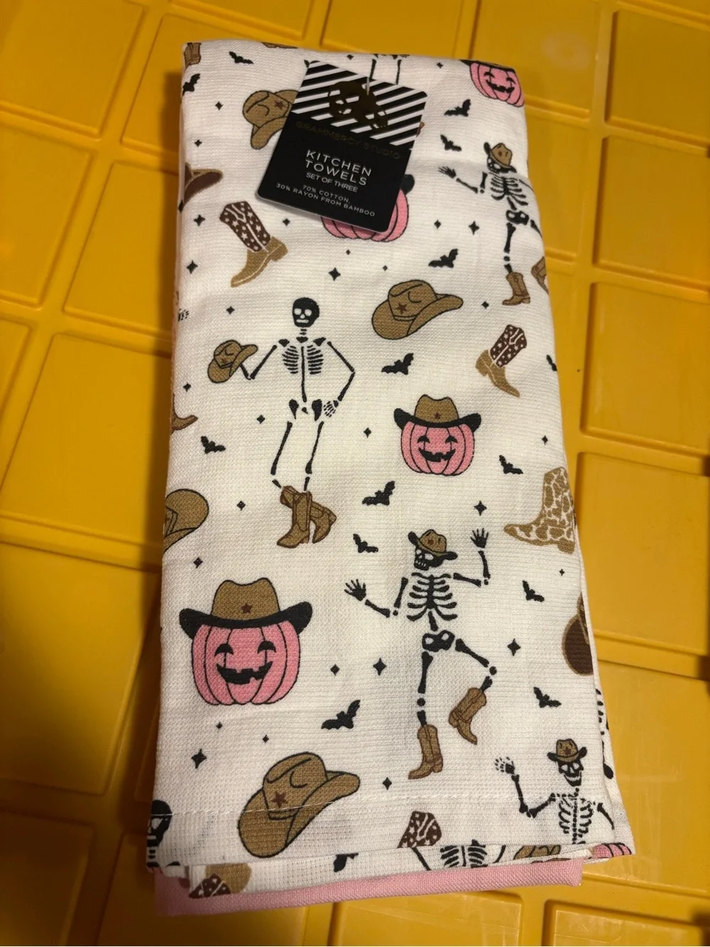 GRAMMERCY 3 PC PINK HALLOWEEN WESTERN KITCHEN TOWELS NWT BOOTS HATS SKELETONS